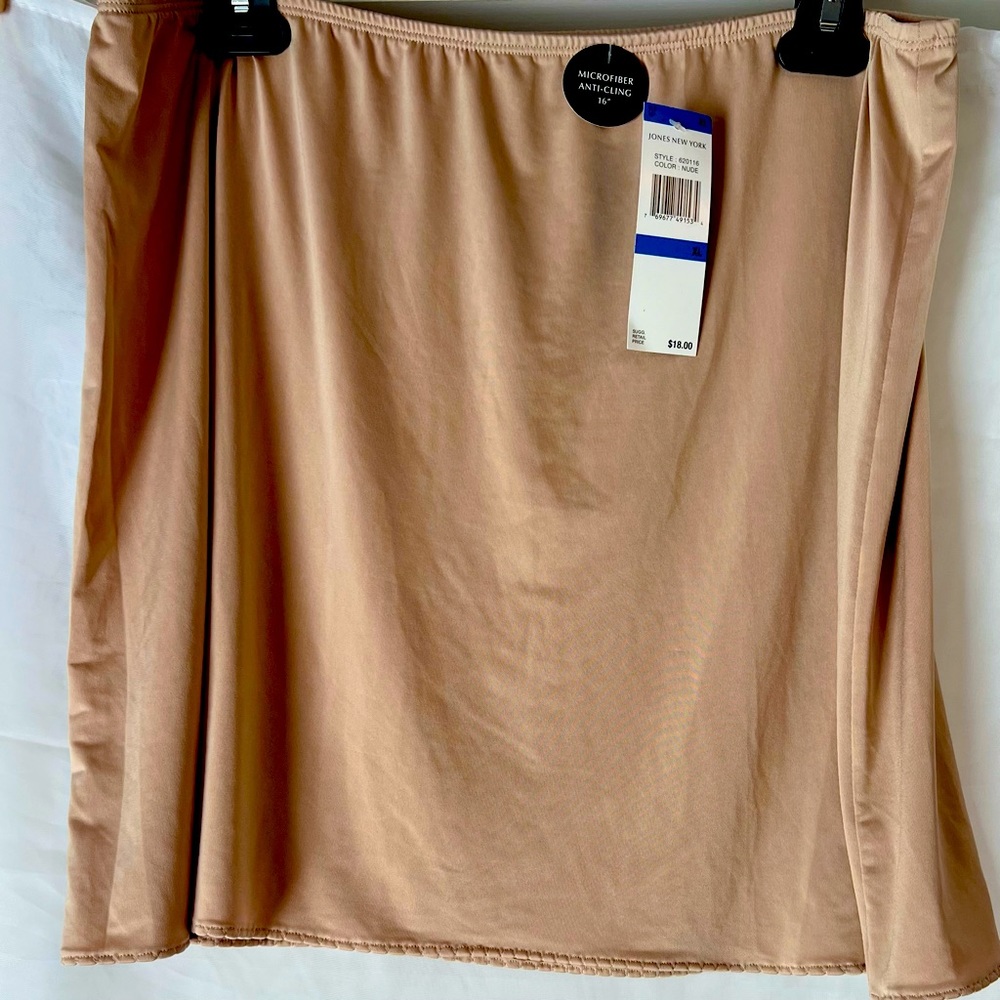BNWT Jones New York 16” inch half Slip beige Size XL No Cling intimates Classic